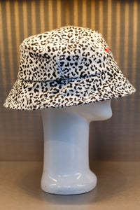 XXXSCOFF Leopard pattern scoff XXX logo bucket hat-White