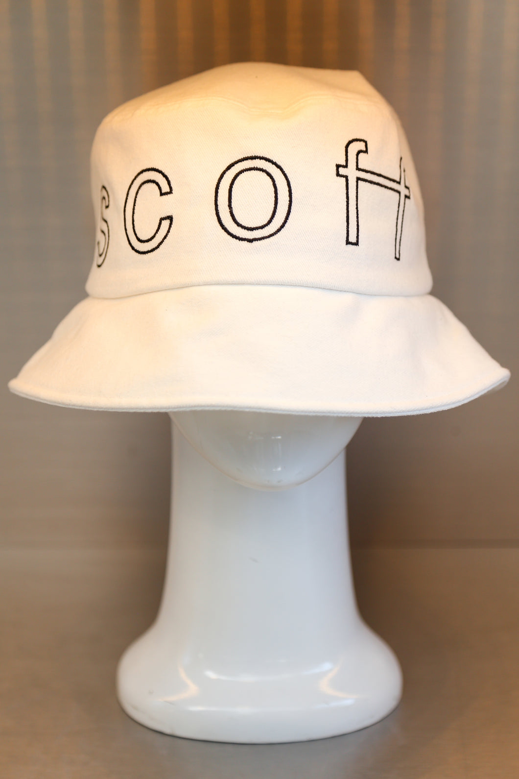 XXXSCOFF Big logo scoff outline bucket hat-White