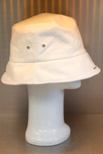 Load image into Gallery viewer, XXXSCOFF Scoff mini logo bucket hat-White