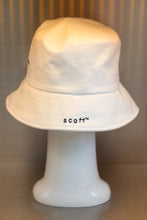 Load image into Gallery viewer, XXXSCOFF Scoff mini logo bucket hat-White